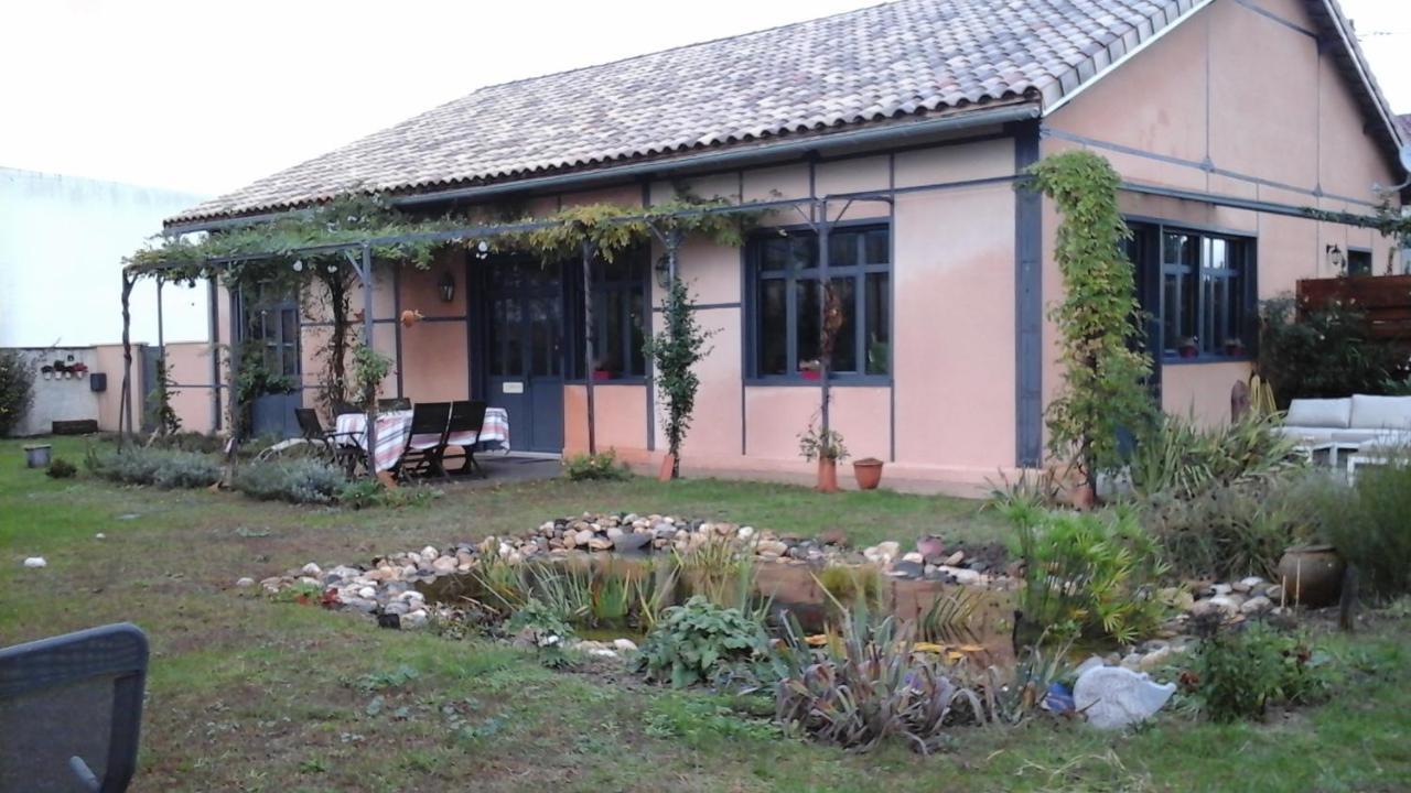 Bed and Breakfast L Atelier Casteljaloux Exteriér fotografie